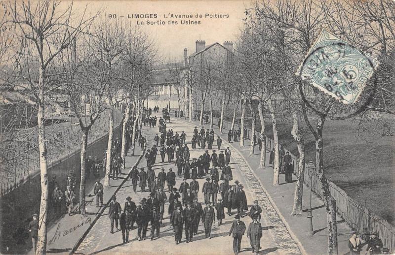 Carte postale ancienne Limoges - L'Avenue De Poitiers - La Sortie Des Usines à Limoges