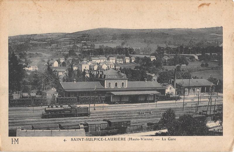 Carte postale ancienne Saint Sulpice Lauriere - La Gare à Saint-Sulpice-Laurière