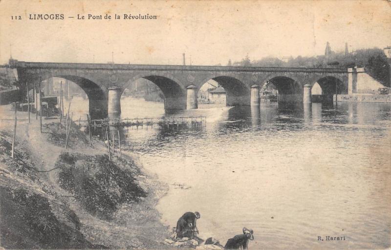 Carte postale ancienne Limoges - Le Pont De La Revolution à Limoges