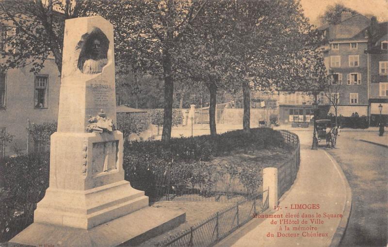 Carte postale ancienne Limoges - Monument Eleve Dans Le Square De L'Hotel De Ville à Limoges