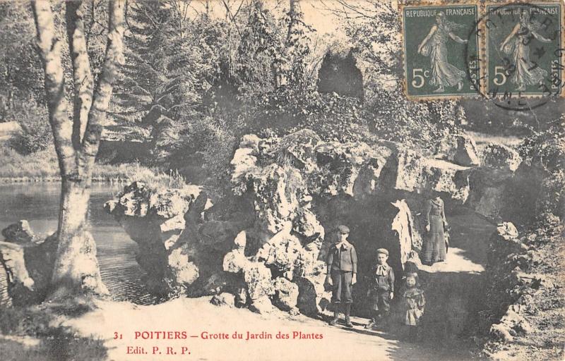 Carte postale ancienne Poitiers /GROTTE Du Jardin Des Plantes à Poitiers