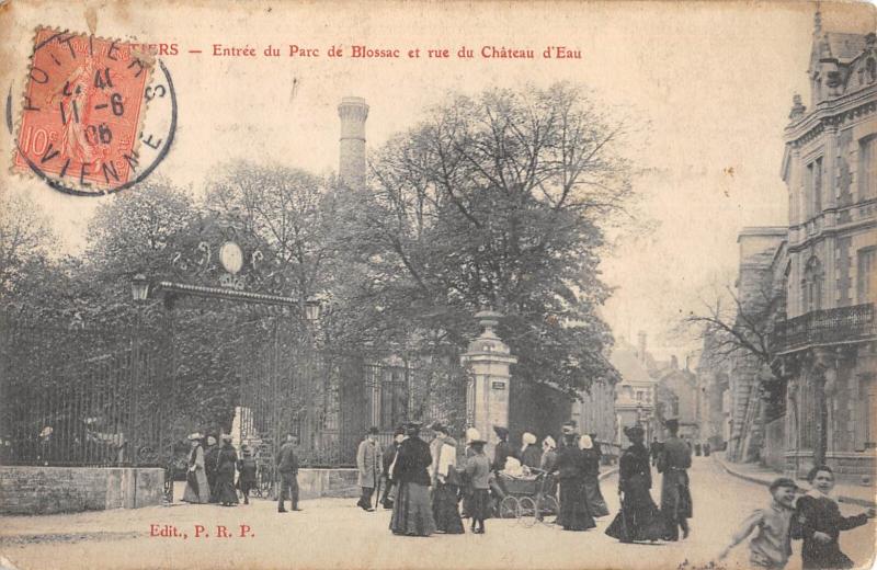 Carte postale ancienne Poitiers - Entree Du Parc De Blossac Et Rue Du Chateau D'Eau à Poitiers