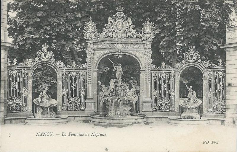 Carte postale ancienne La Fontaine de Neptune à Nancy
