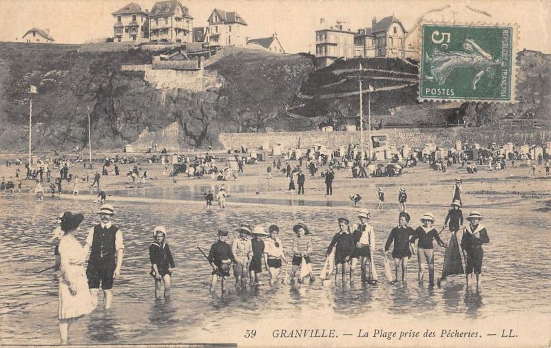 Carte postale ancienne Granville - La Plage Prise Des Pecheries à Granville