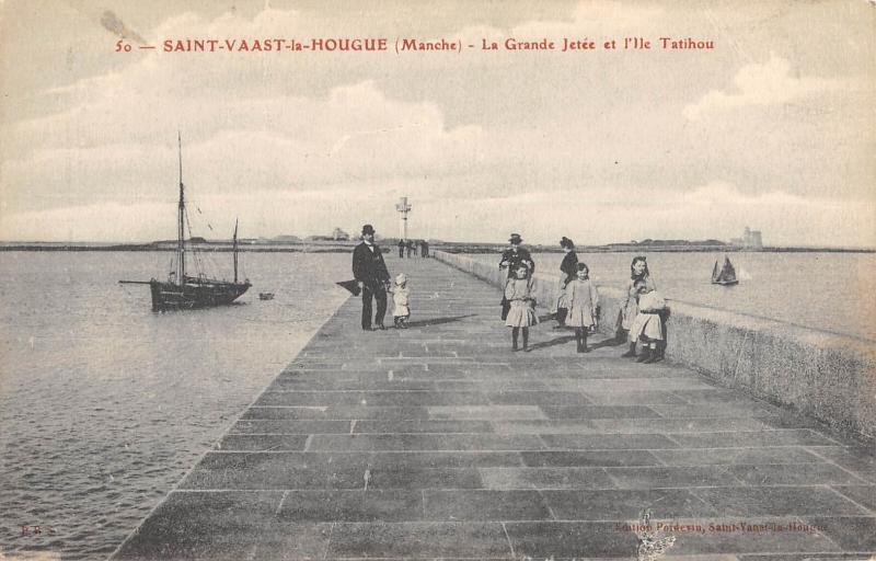 Carte postale ancienne Saint Vaast La Hougue - La Grande Jetee Et L'Ile Tatihou à Saint-Vaast-la-Hougue