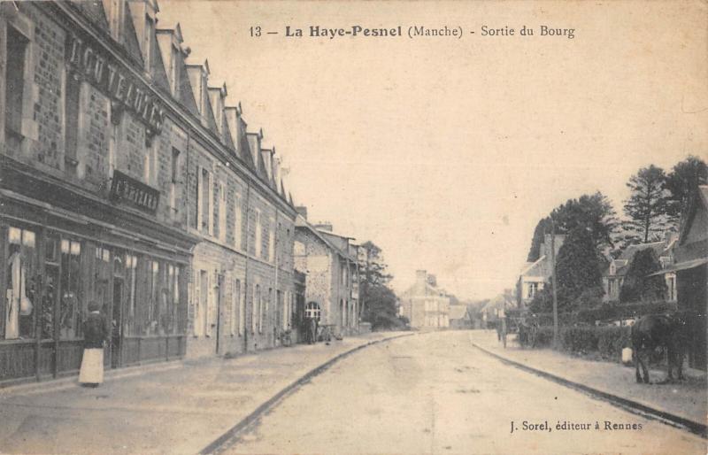 Carte postale ancienne La Haye Pesnel - Sortie Du Bourg à La Haye