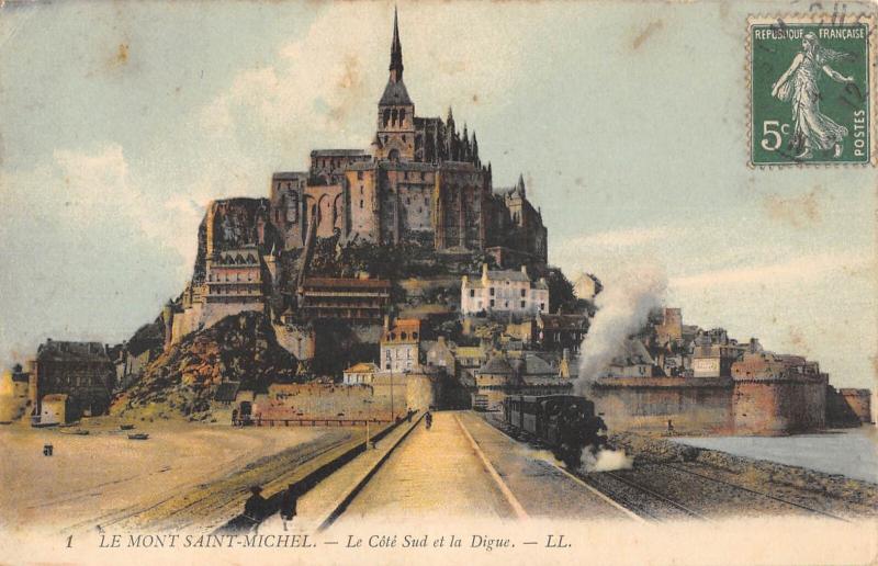 Carte postale ancienne Le Mont Saint Michel - Le Cote Sud Et La Digue - Train au Mont-Saint-Michel