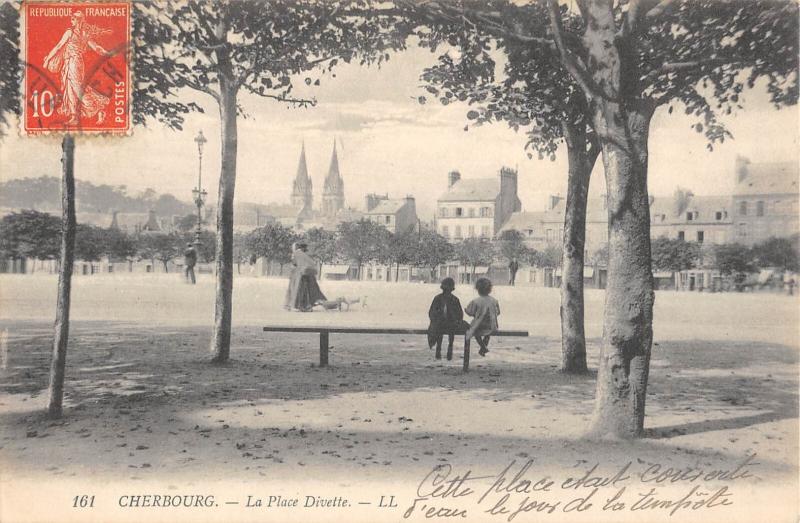 Carte postale ancienne Cherbourg - La Place Divette