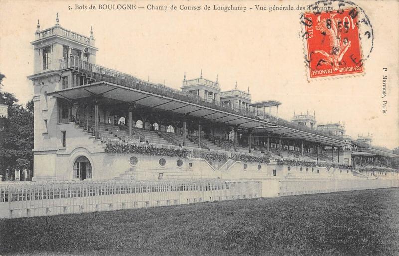 Carte postale ancienne Bois de Boulogne - Champ de Courses de Longchamp - Vue générale des Tribunes à Paris 16e