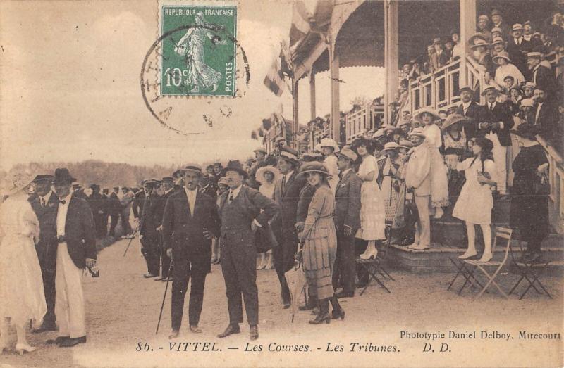 Carte postale ancienne Vittel - Les Courses - Les Tribunes à Vittel