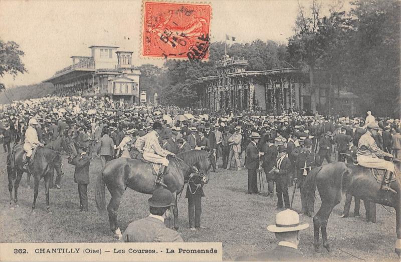 Carte postale ancienne Chantilly - Les Courses - La Promenade à Chantilly