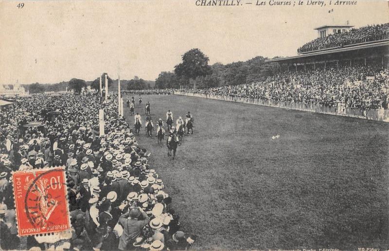 Carte postale ancienne Chantilly - Les Courses - Le Derby - L'Arrivee à Chantilly
