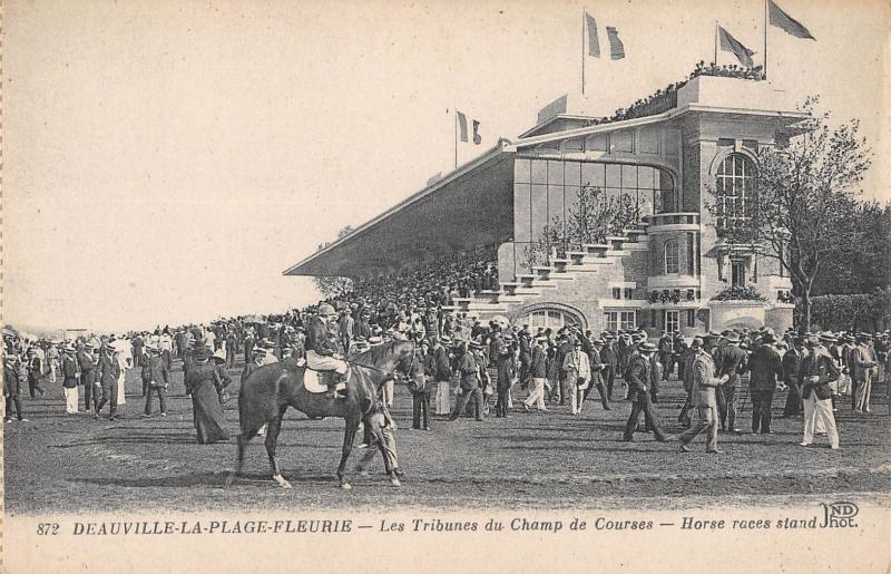 Carte postale ancienne Deauville La Plage Fleurie - Les Tribunes Du Champ De Courses à Deauville