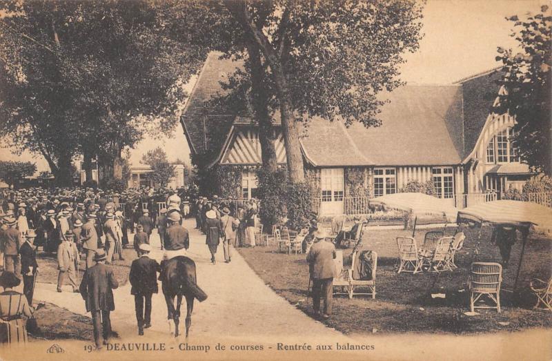 Carte postale ancienne Deauville - Champ De Courses - Rentree Aux Balances à Deauville