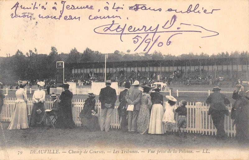 Carte postale ancienne Deauville - Champ De Courses - Les Tribunes - Vue Prise De La Pelouse à Deauville