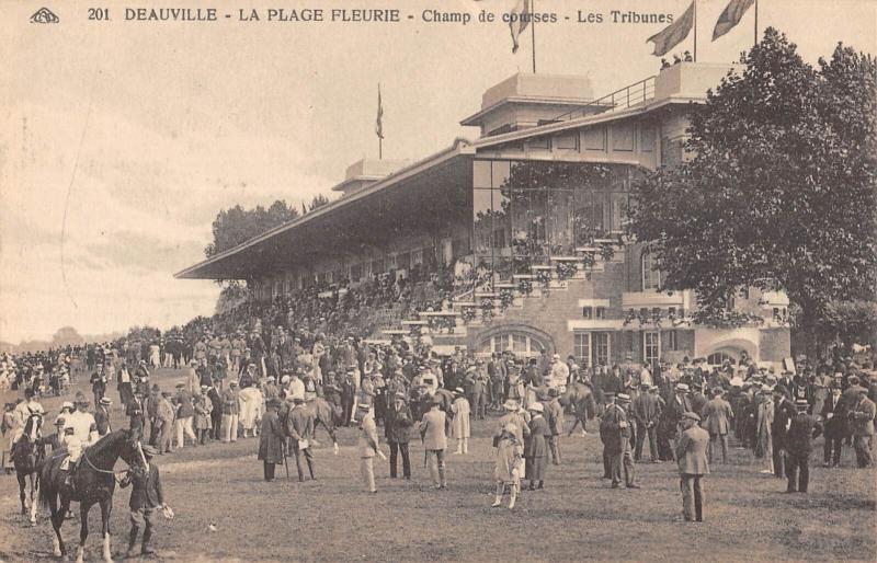 Carte postale ancienne Deauville La Plage Fleurie - Champ De Courses - Les Tribunes à Deauville
