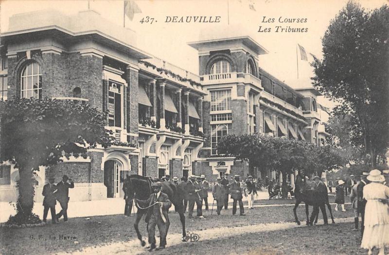 Carte postale ancienne Deauville - Les Courses - Les Tribunes à Deauville