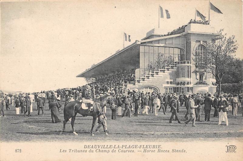 Carte postale ancienne Deauville La Plage Fleurie - Les Tribunes Du Champ De Courses à Deauville
