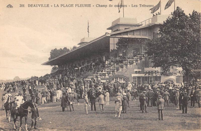 Carte postale ancienne Deauville La Plage Fleurie - Champ De Courses - Les Tribunes à Deauville