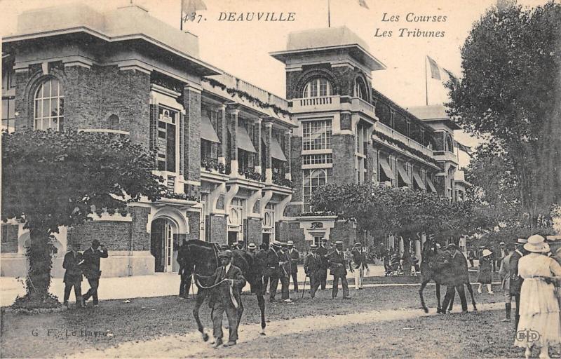 Carte postale ancienne Deauville - Les Courses - Les Tribunes à Deauville