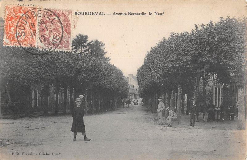Carte postale ancienne Sourdeval - Avenue Bernardin Le Neuf à Sourdeval