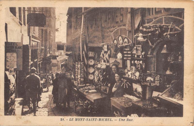 Carte postale ancienne Le Mont Saint Michel - Une Rue au Mont-Saint-Michel