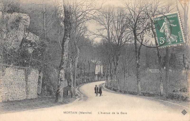 Carte postale ancienne Mortain - L'Avenue De La Gare