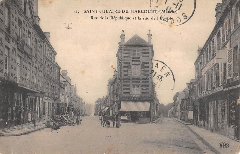 Carte postale ancienne Saint Hilaire Du Harcouet - Rue De La Republique Et La Rue De L'Egypte à Saint-Hilaire-du-Harcouët
