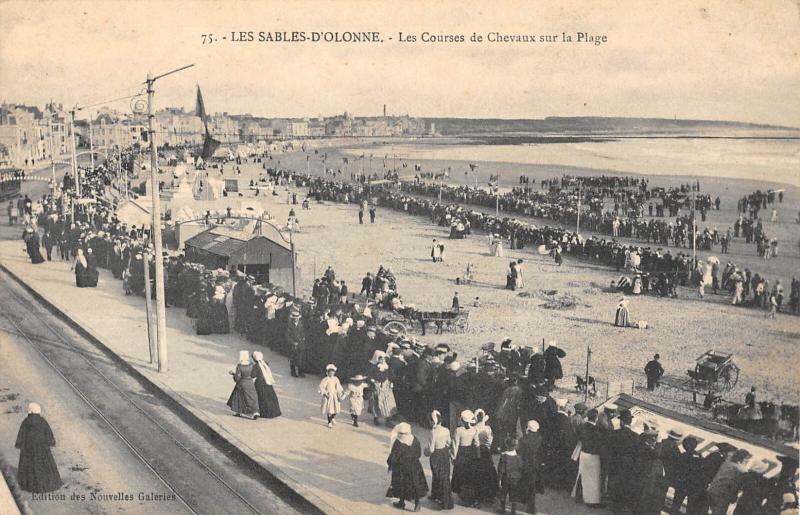 Carte postale ancienne Les Sables D'Olonne - Les Courses De Chevaux Sur La Plage aux Sables-d'Olonne