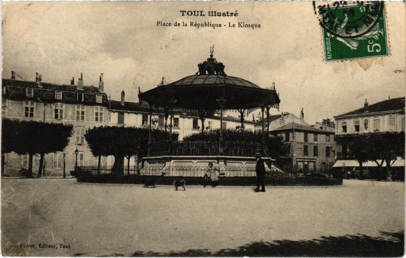 Carte postale ancienne Toul Place de la Republique le Kiosque