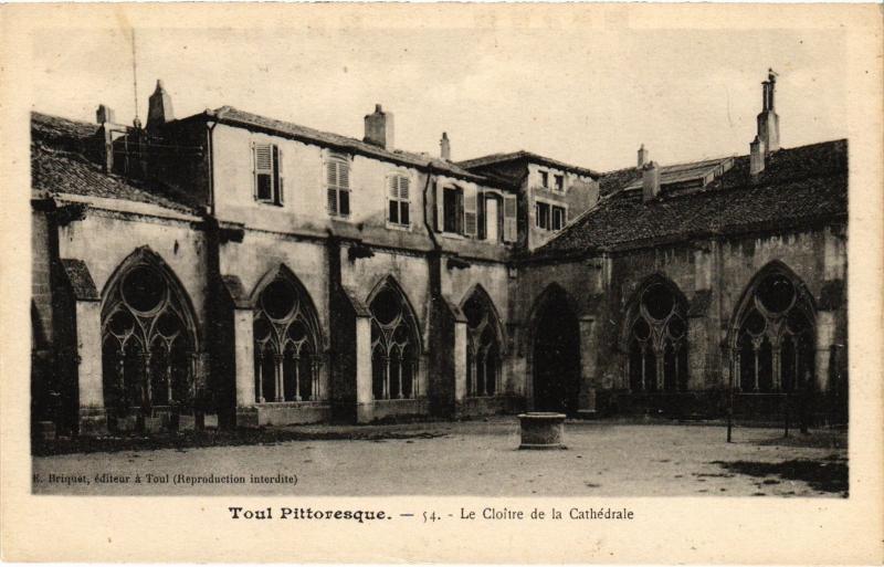 Carte postale ancienne Toul Cloitre de la Cathedrale
