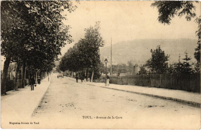 Carte postale ancienne Toul Avenue de la Gare