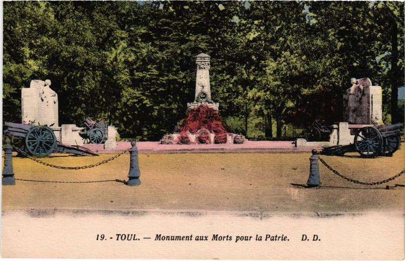 Carte postale ancienne Toul Monument aux Morts