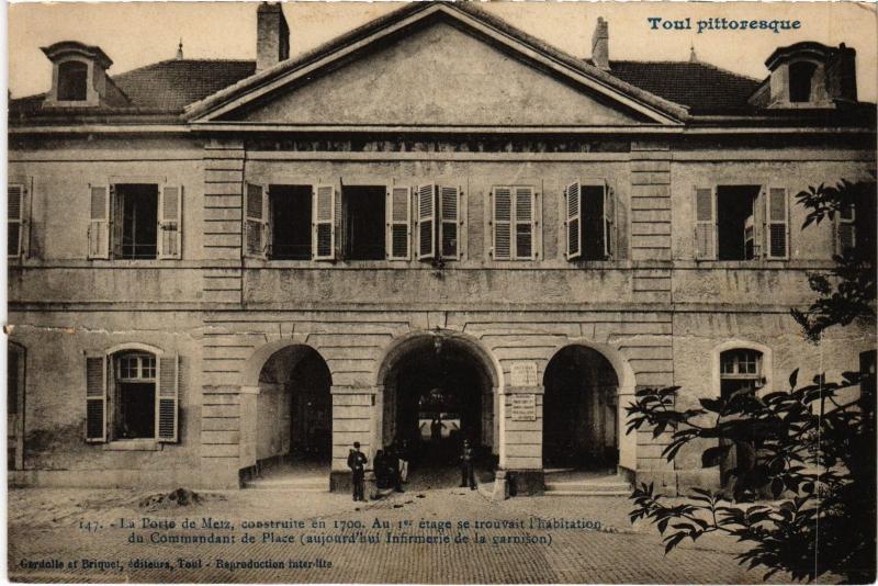 Carte postale ancienne Toul Porte de Metz