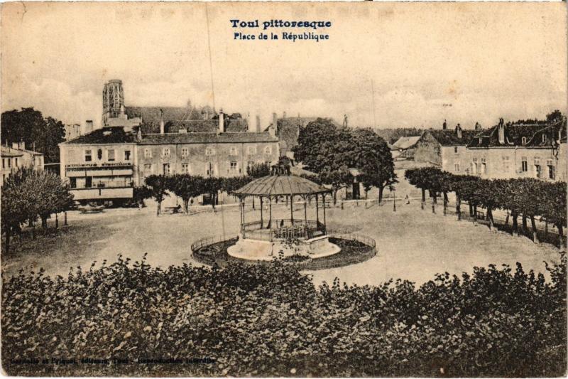 Carte postale ancienne Toul Place de la Republique