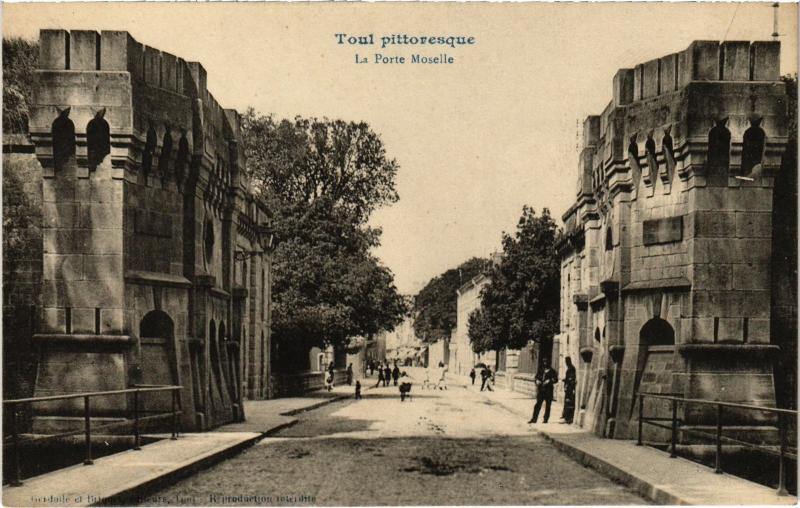 Carte postale ancienne Toul Porte Moselle