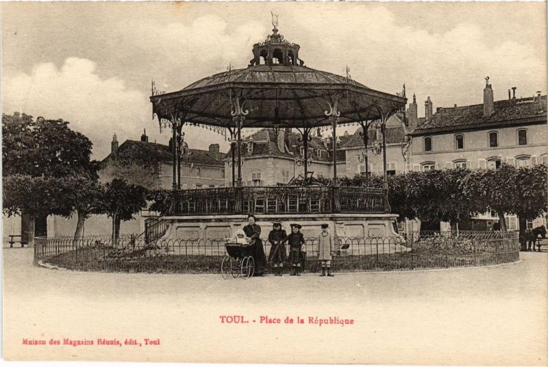 Carte postale ancienne Toul Place de la Republique