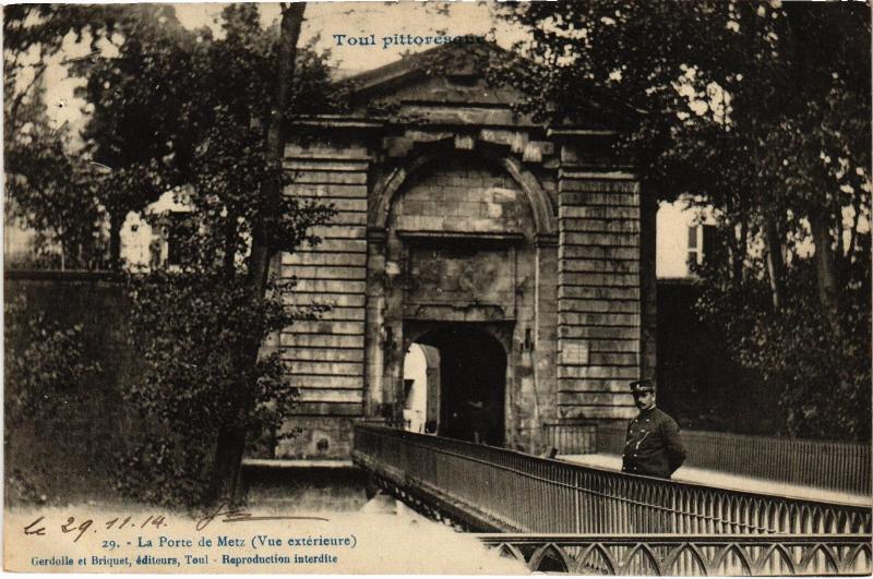 Carte postale ancienne Toul Porte de Metz