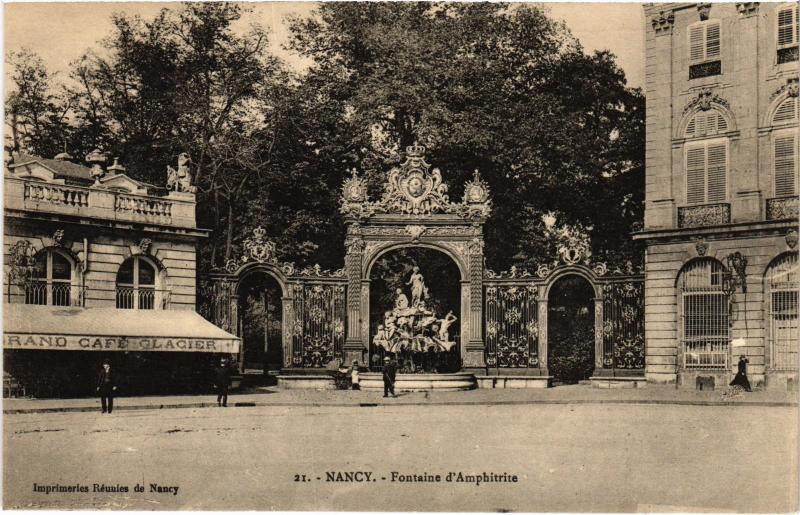 Carte postale ancienne Nancy Fontaine d'Amphitrite à Nancy