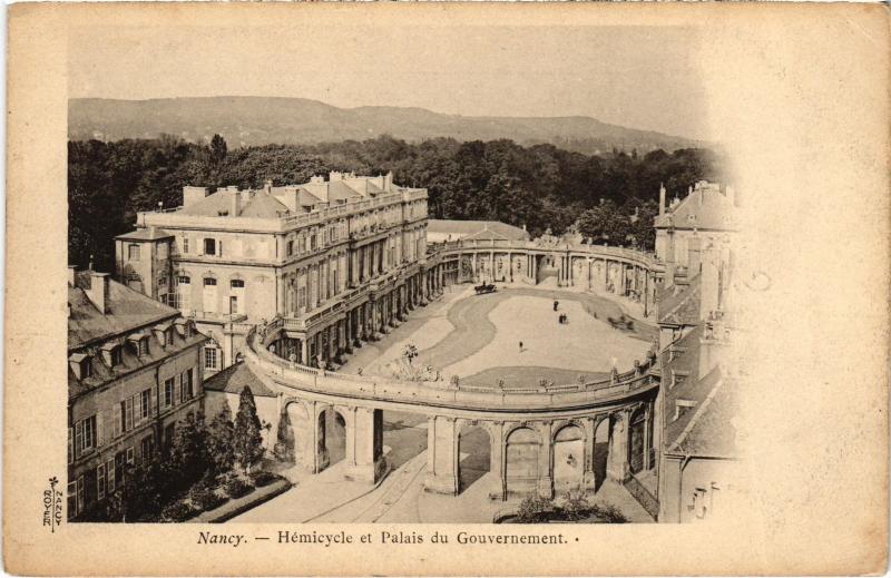 Carte postale ancienne Nancy Hemicycle de la Carriere à Nancy