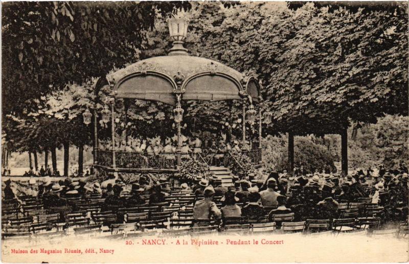 Carte postale ancienne Nancy la Pepiniere Pendant le Concert à Nancy
