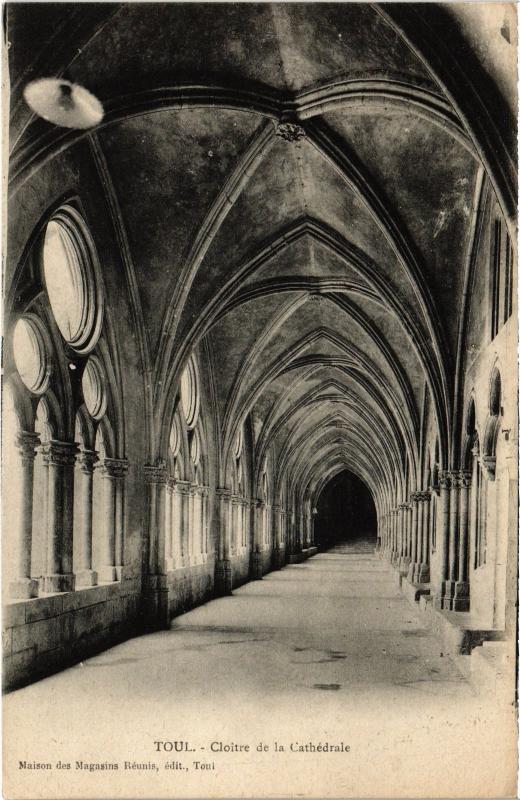 Carte postale ancienne Toul Cloitre de la Cathedrale