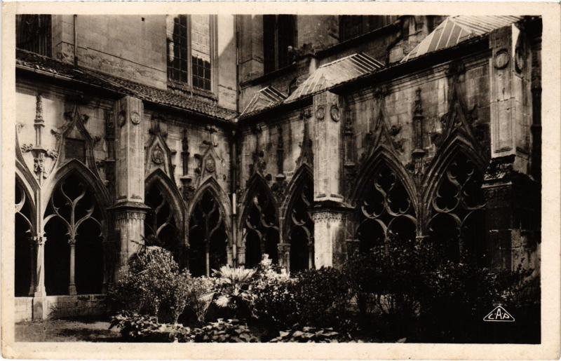 Carte postale ancienne Toul Cloitre de Saint-Gengoult