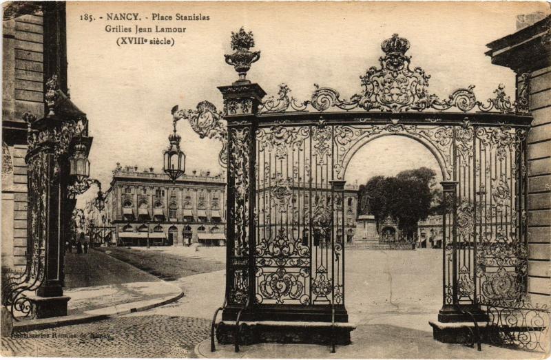 Carte postale ancienne Nancy Place Stanislas Grilles Jean Lamour à Nancy