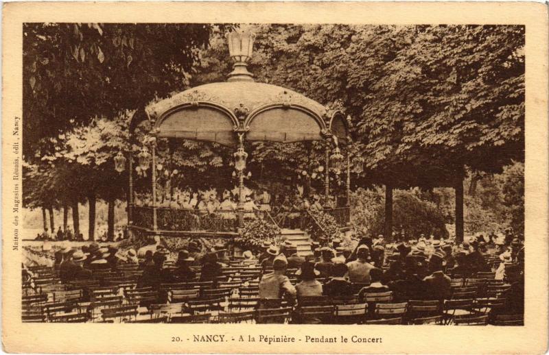 Carte postale ancienne Nancy Pendant le Concert à Nancy