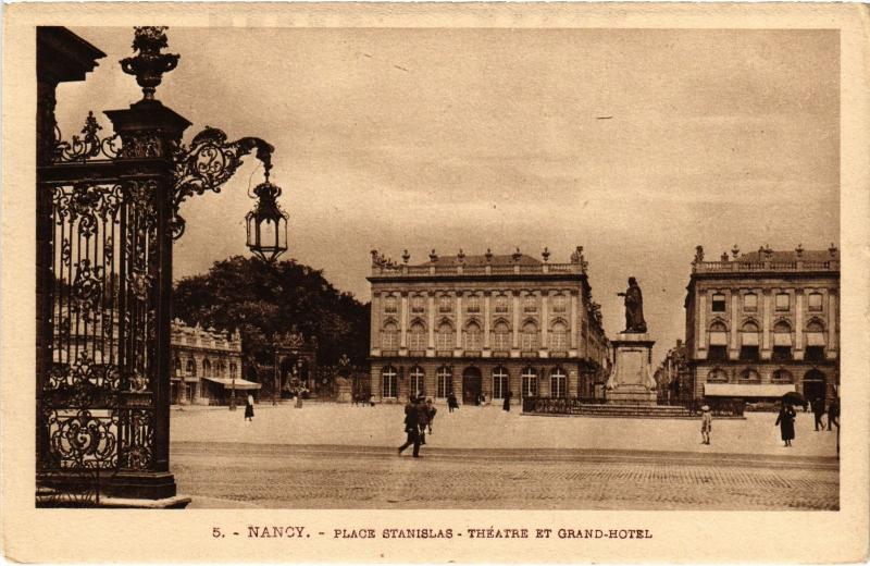 Carte postale ancienne Nancy Place Stanislas Theatre et Grand Hotel à Nancy