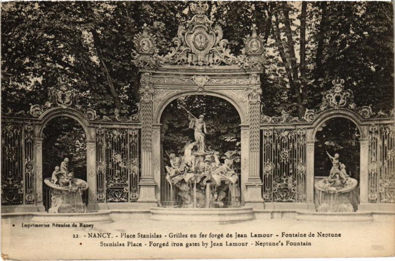 Carte postale ancienne Nancy Place Stanislas Fontaine de Neptune à Nancy