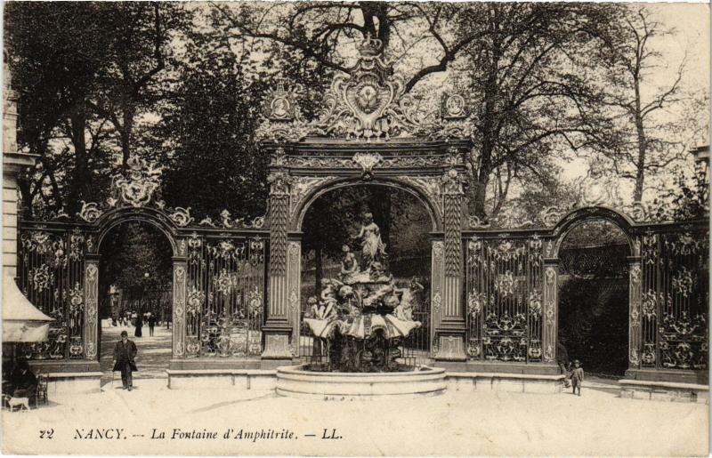 Carte postale ancienne Nancy Fontaine d'Amphitrite à Nancy