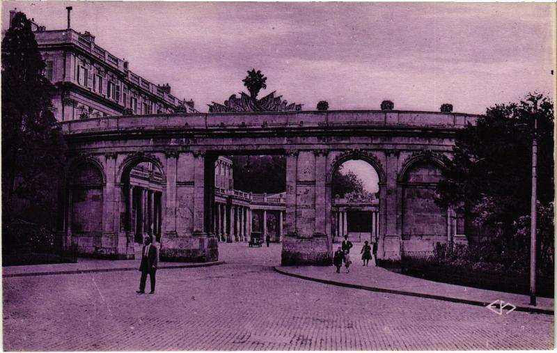 Carte postale ancienne Nancy Hemicycle de la Carriere Palais du Gouvernement à Nancy