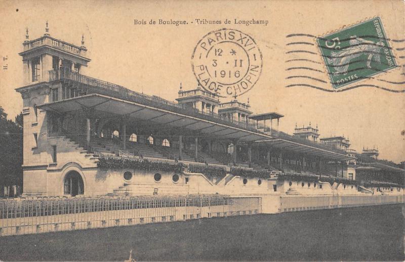 Carte postale ancienne Bois de Boulogne - Tribunes de Longchamp à Paris 16e